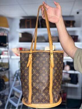 LV BUCKET BAG